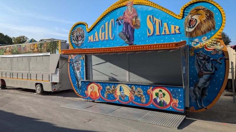 Magic Star (23.08.2024) Magic Star und eine weitere Schaustellerbude