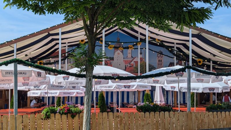 Herbstfestzelt Erdinger Stiftungsbräu Biergarten (30.08.2024) Herbstfestzelt Erdinger Stiftungsbräu Biergarten