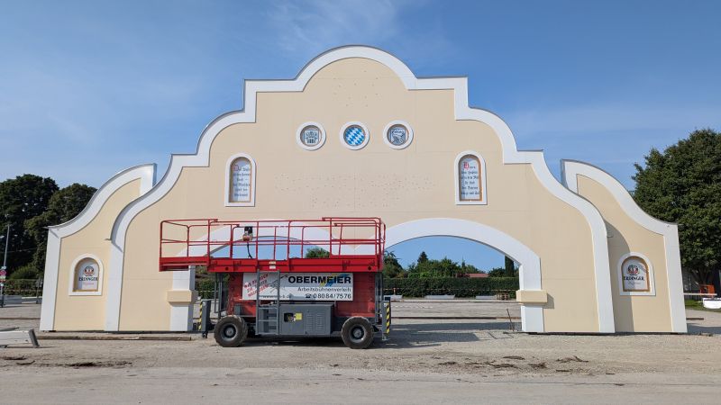 Festzelt Erdinger Weißbräu Eingangstor