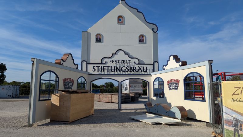 Fischer's Stiftungszelt Eingangstor