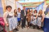 taatsministerin Michaela Kaniber gemeinsam mit dem Erdinger Landrat und weiteren Mitarbeiterinnen des Gemeinschaftsstandes (Foto: Krautbauer/StMELF)