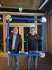 v.l. Thomas Speyerer (stellv. Vorsitzender des Fördervereins der GS Moosinning e.V.) und Schulpate Andi Starek mit der neuen Slackline.