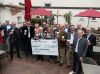 Quelle: ERDINGER Brauhaus, Einen Scheck in Höhe von 70.000 € spendete die Privatbrauerei ERDINGER an die Fischer’s Wohltätigkeitsstiftung