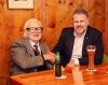 Quelle: Robin Bauersachs, Werner Brombach, Inhaber der Privatbrauerei ERDINGER Weißbräu und Simon Mosegaard Fibiger, CEO von Carlsberg Deutschland