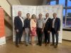 Quelle: VR-Bank Dorfen - Von links: Johann Wiesmaier, Dr. Christoph Puschmann, Andrea Empl, Lorenz Oberndorfer, Robert Pyrkosch und Markus Aigner