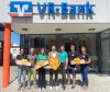 v.l. Die beiden Vertreter vom Tennisclub Taufkirchen (Vils), zwei Vertreterinnen vom der KLJB Obertaufkirchen, in der Mitte von den Beiden, Markus Aigner, Vorstand und die beiden Vertreter der Musikkapelle Schwindegg