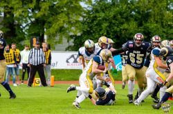 Kilian Mayer läuft zum einzigen Touchdown für die Erding Bulls bei diesem Spiel
